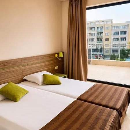 Deluxe Hotel